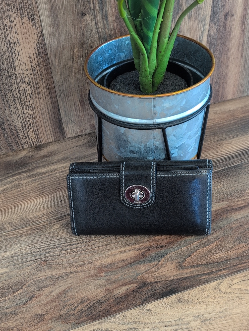 Coach 2-pc Leather Turn-Lock Continental Wallet + Matching Checkbook Cover W355